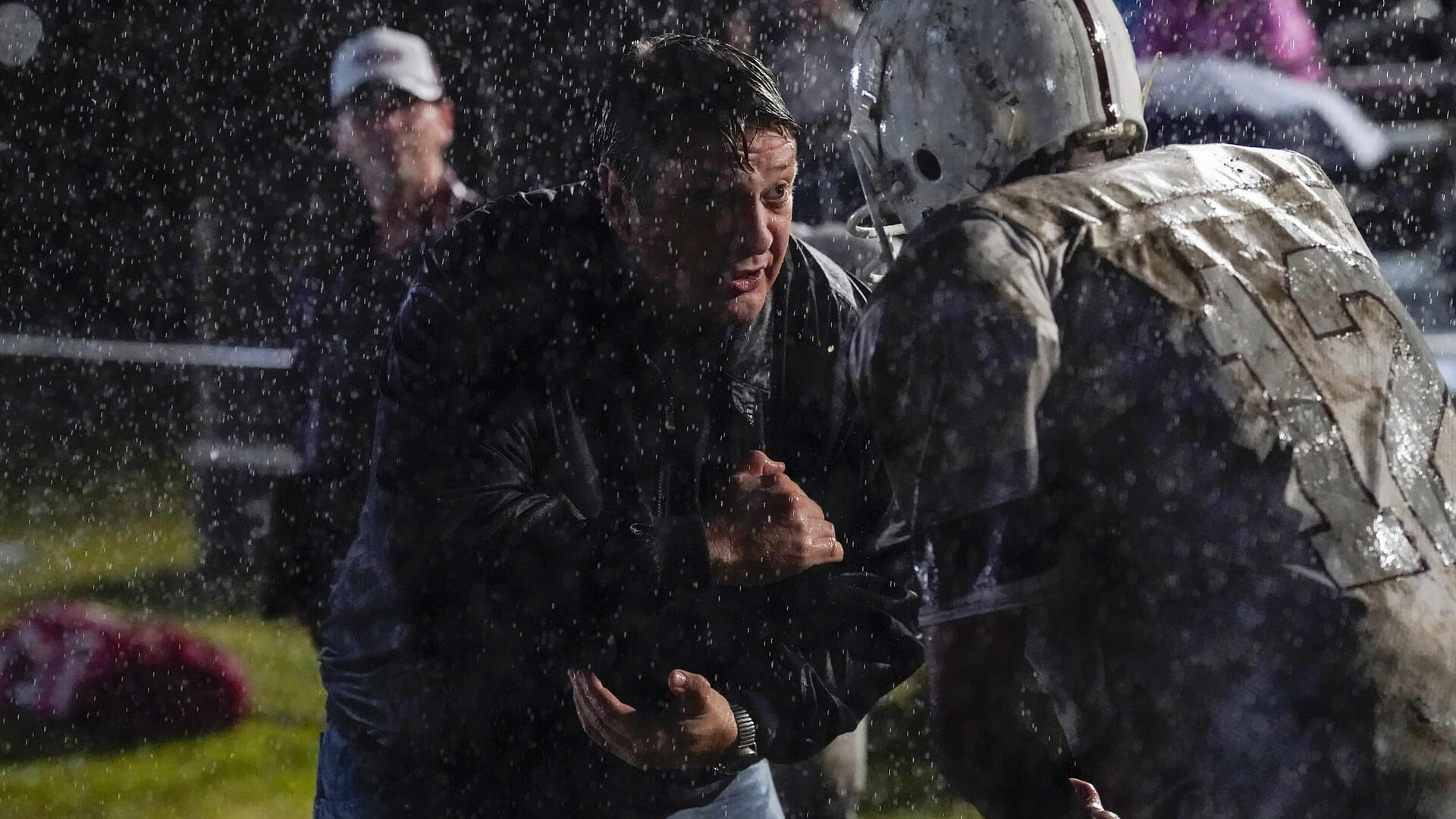 Un coche feo, una aventura y fútbol del bueno